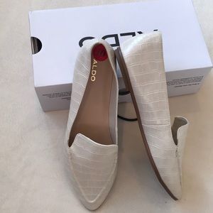 New Aldo cream snake print loafers size 10
